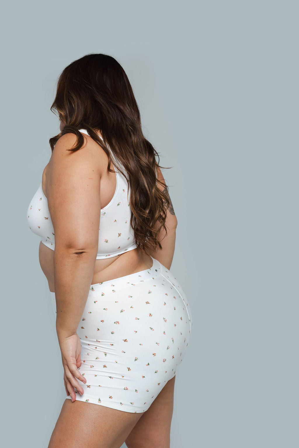 Morning Rose | Model is wearing size 2XL