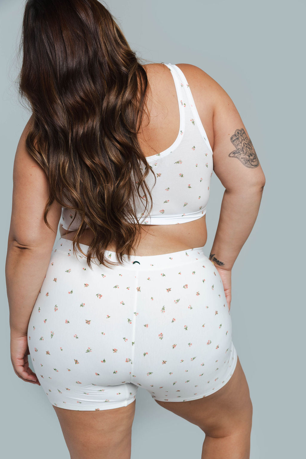 Morning Rose | Model is wearing size 2XL