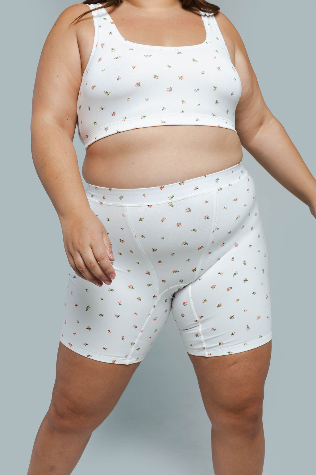 Morning Rose | Model is wearing size 2XL