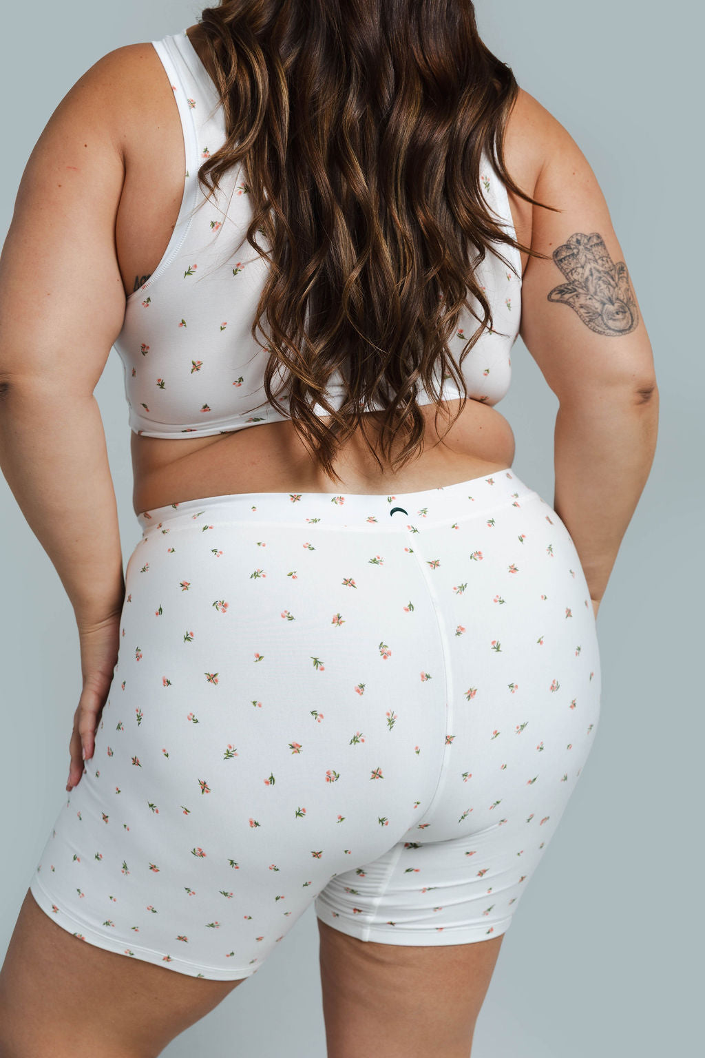 Morning Rose | Model is wearing size 2XL