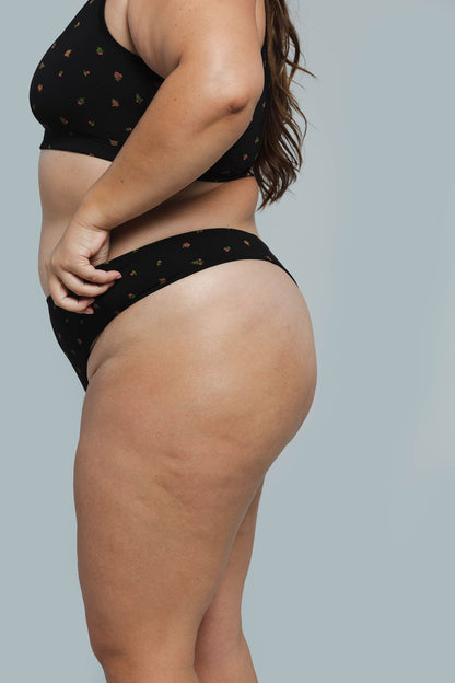 Midnight Rose | Model is wearing size 2XL