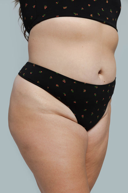 Midnight Rose | Model is wearing size 2XL