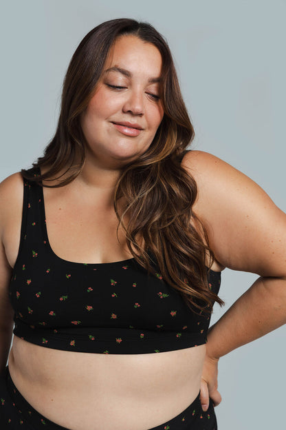 Midnight Rose | Model is wearing size 2XL