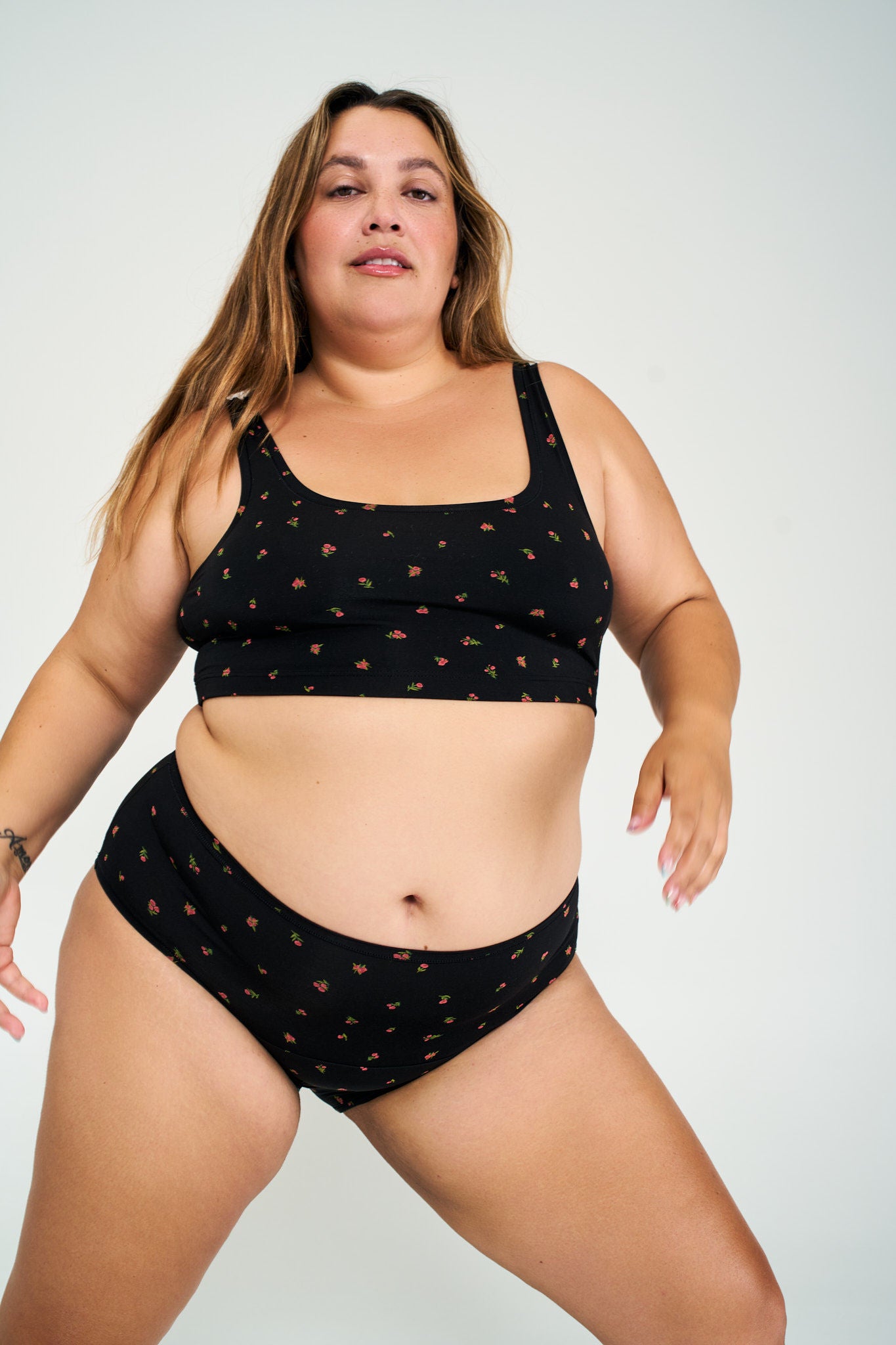 Midnight Rose | Model is wearing size XL bra & 2XL undie