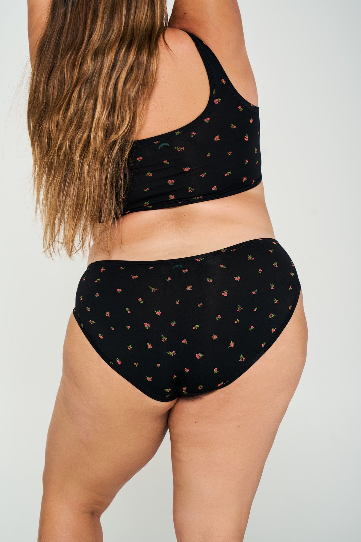 Midnight Rose | Model is wearing size XL bra & 2XL undie