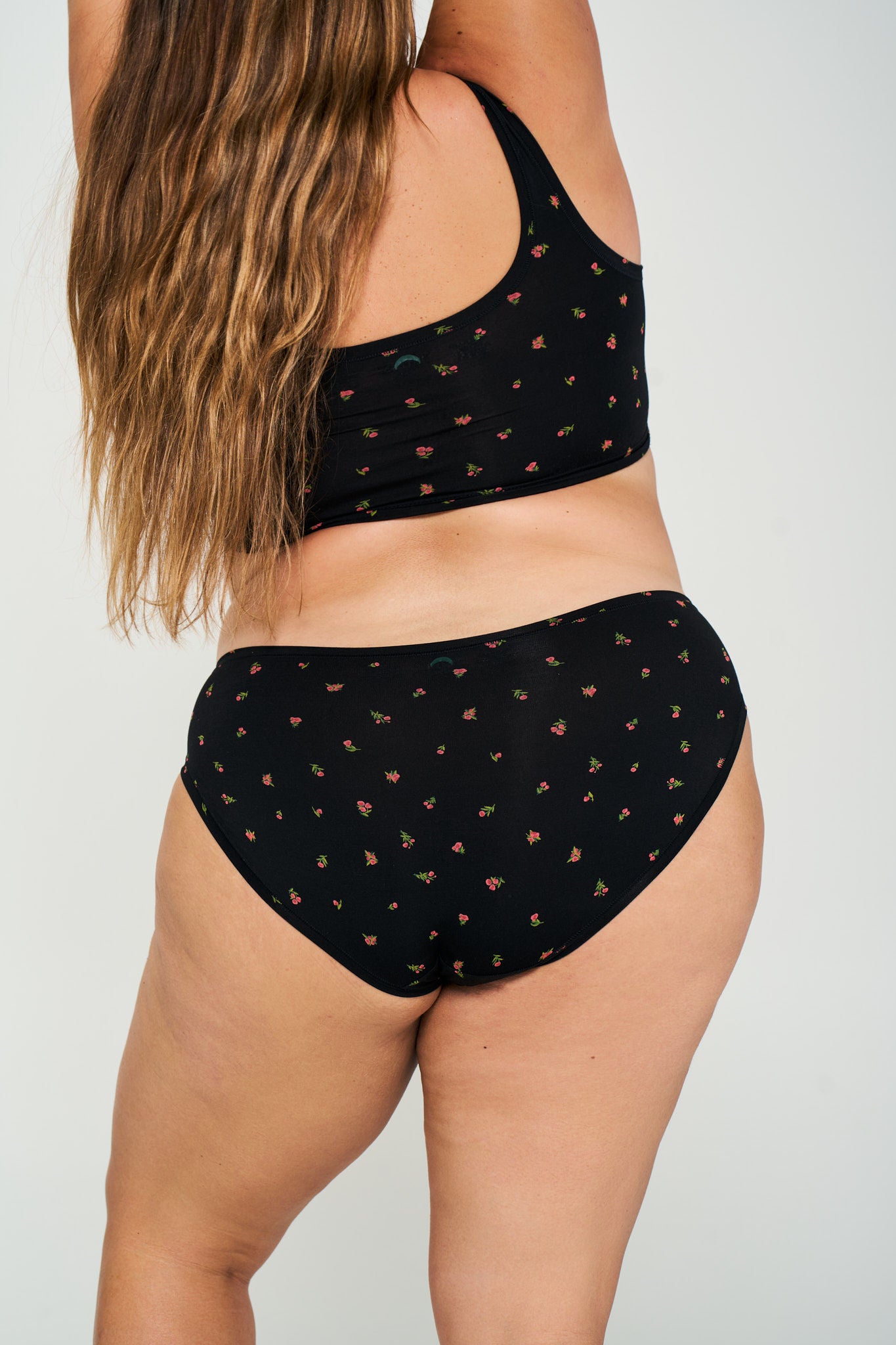 Midnight Rose | Model is wearing size XL bra & 2XL undie