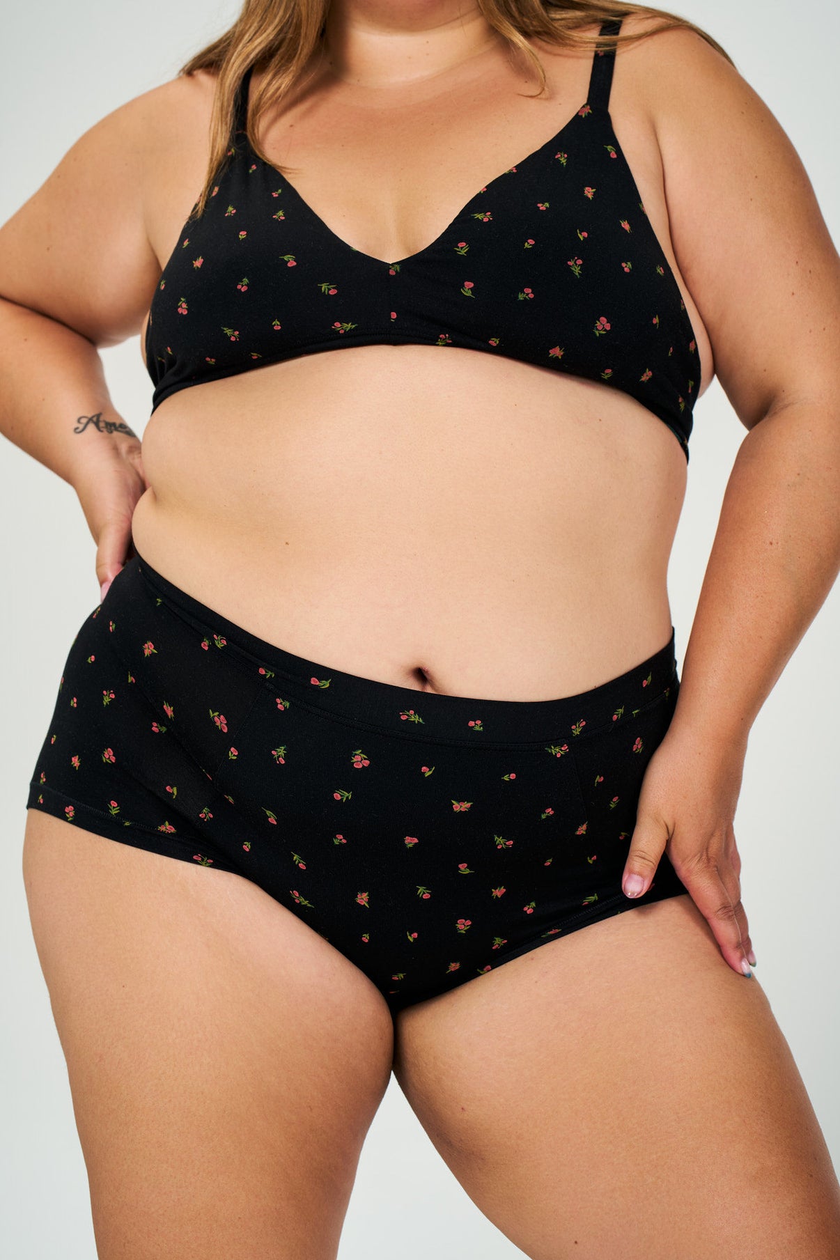 Midnight Rose | Model is wearing size XL bra & 2XL undie