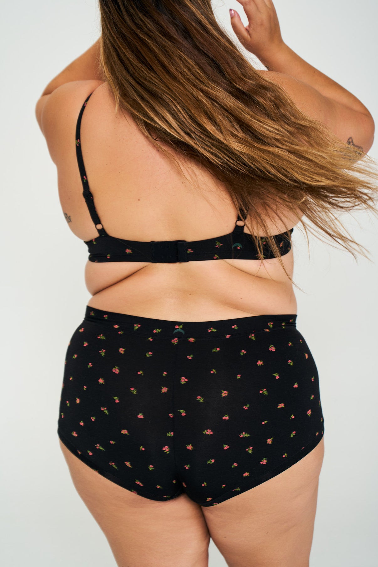 Midnight Rose | Model is wearing size XL bra & 2XL undie
