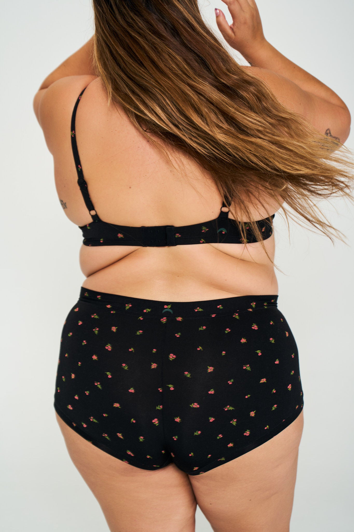 Midnight Rose | Model is wearing size XL bra & 2XL undie