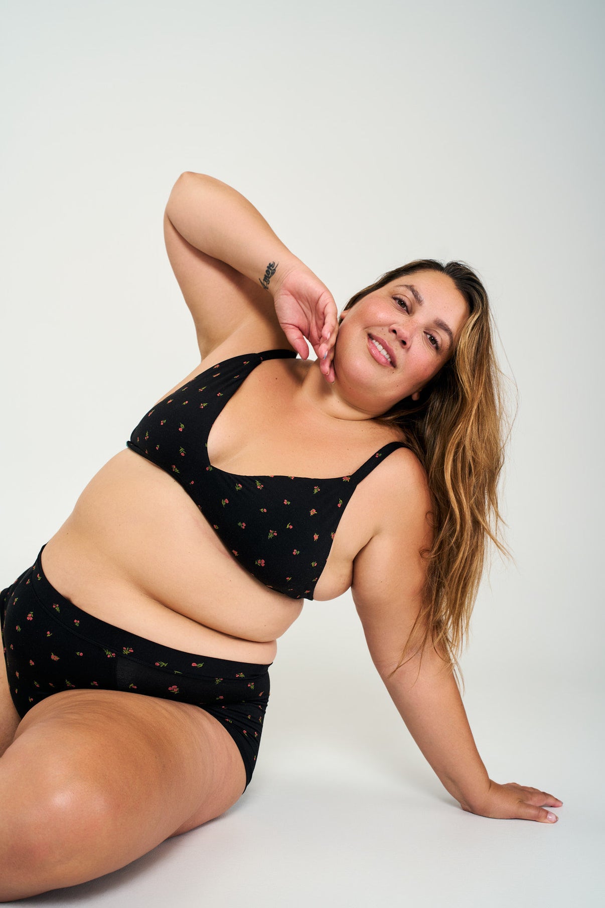 Midnight Rose | Model is wearing size XL bra & 2XL undie