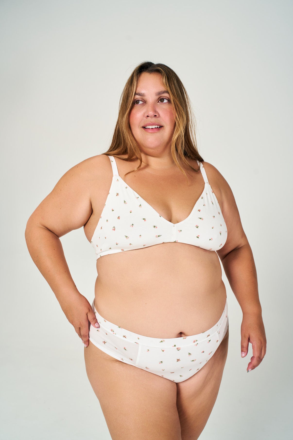 Morning Rose | Model is wearing size XL bra & 2XL undie