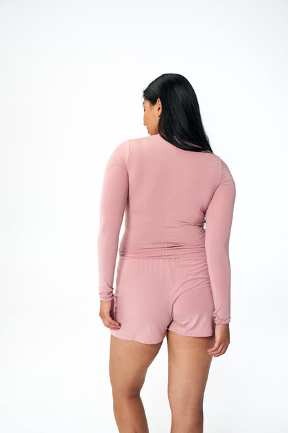 Quartz | Model is size M top, L bottom and 5'10"
