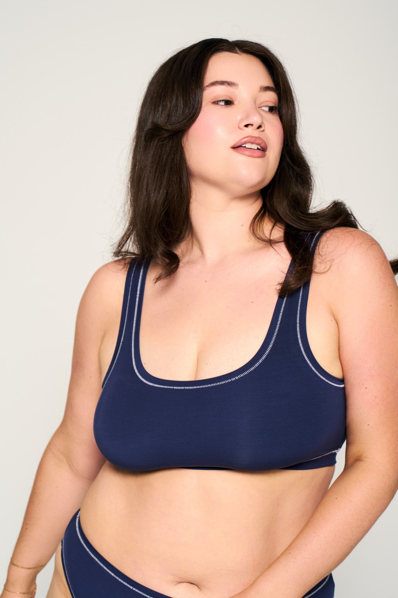 Navy / White | Model is wearing size XL undie & XL bra