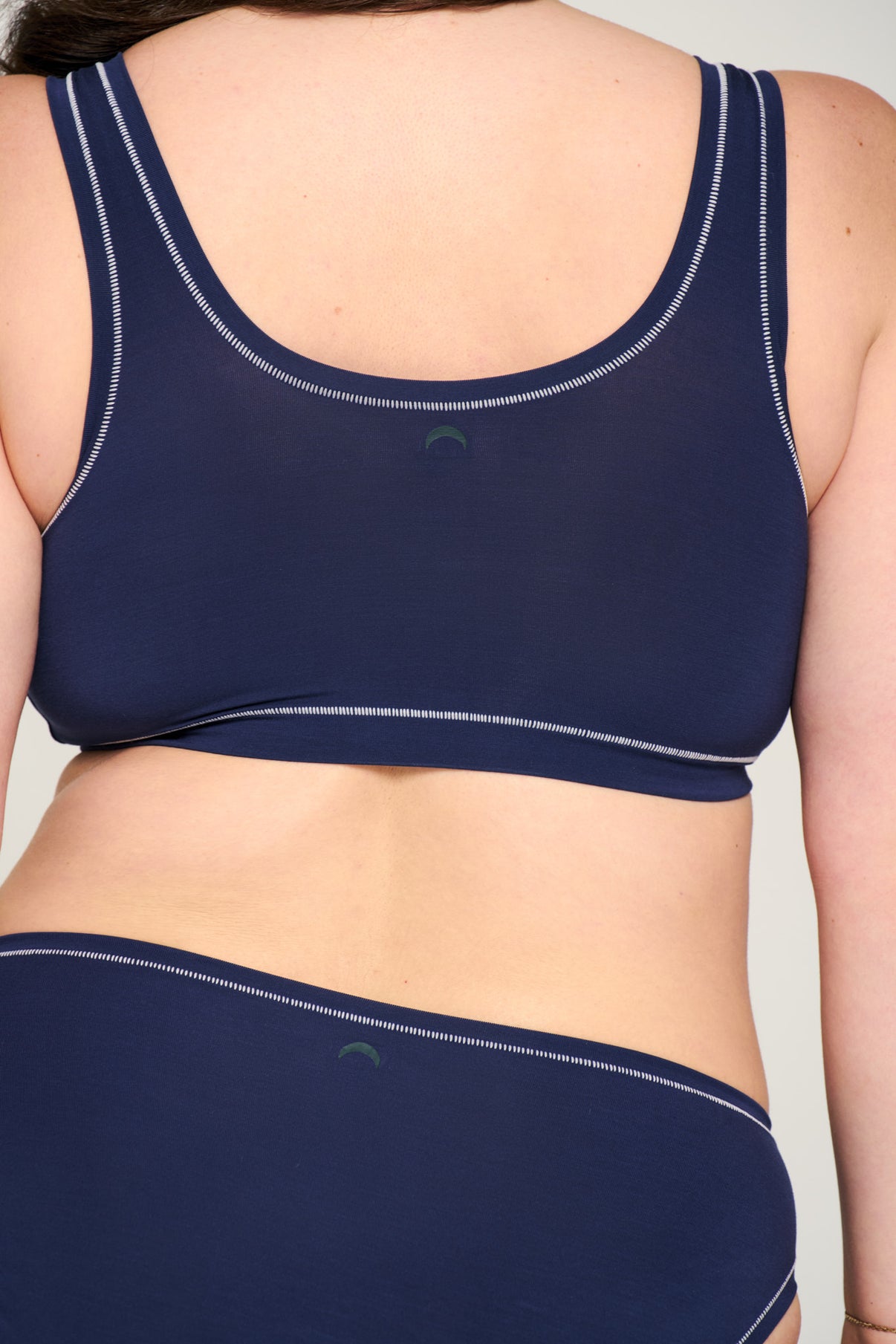 Navy / White | Model is wearing size XL undie & XL bra