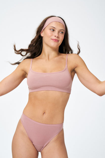 Quartz | Model is size S bra and XS undie