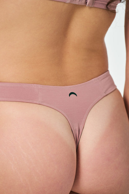 Quartz | Model is size XS undie