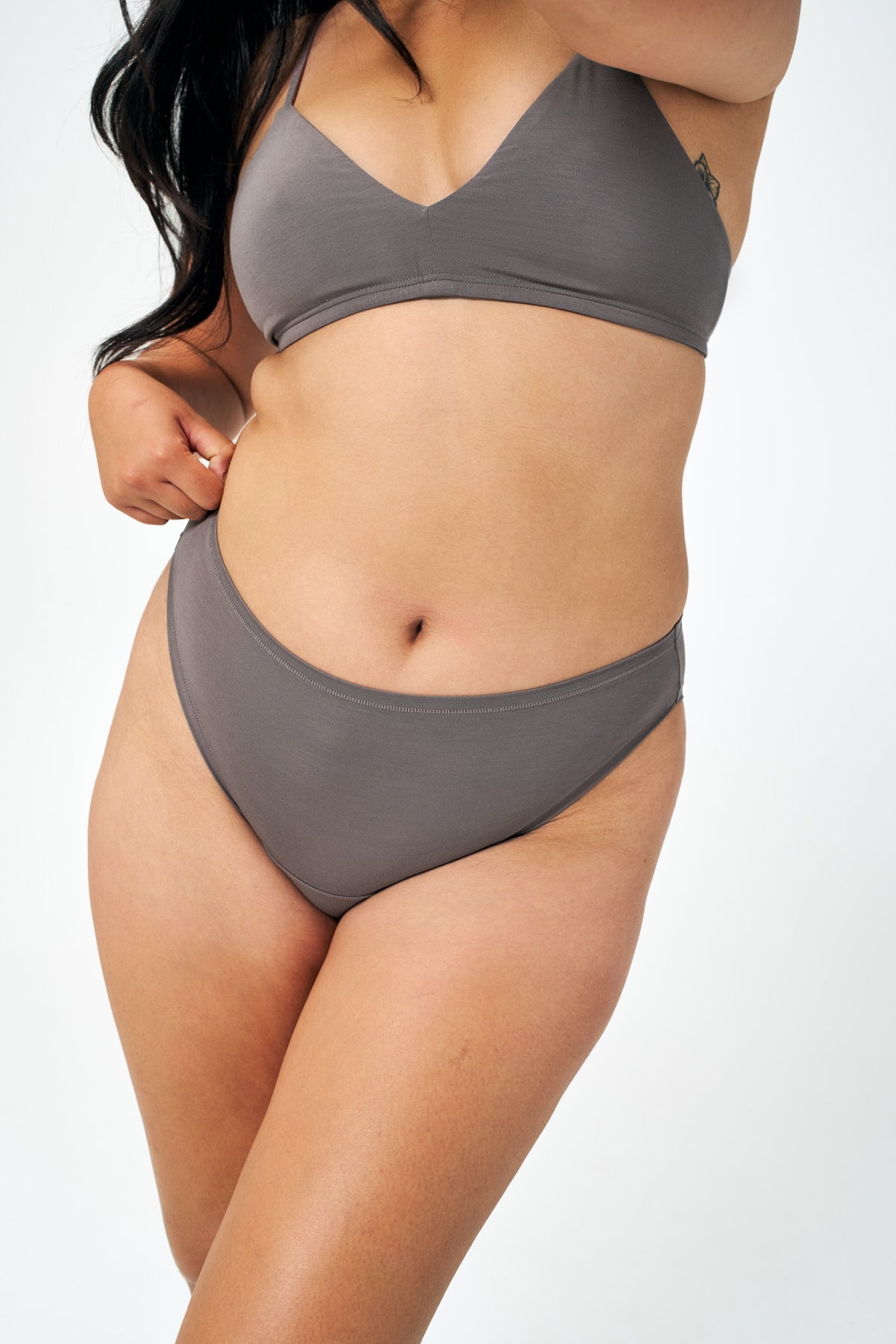 Iron | Model is wearing size M bra and L undie