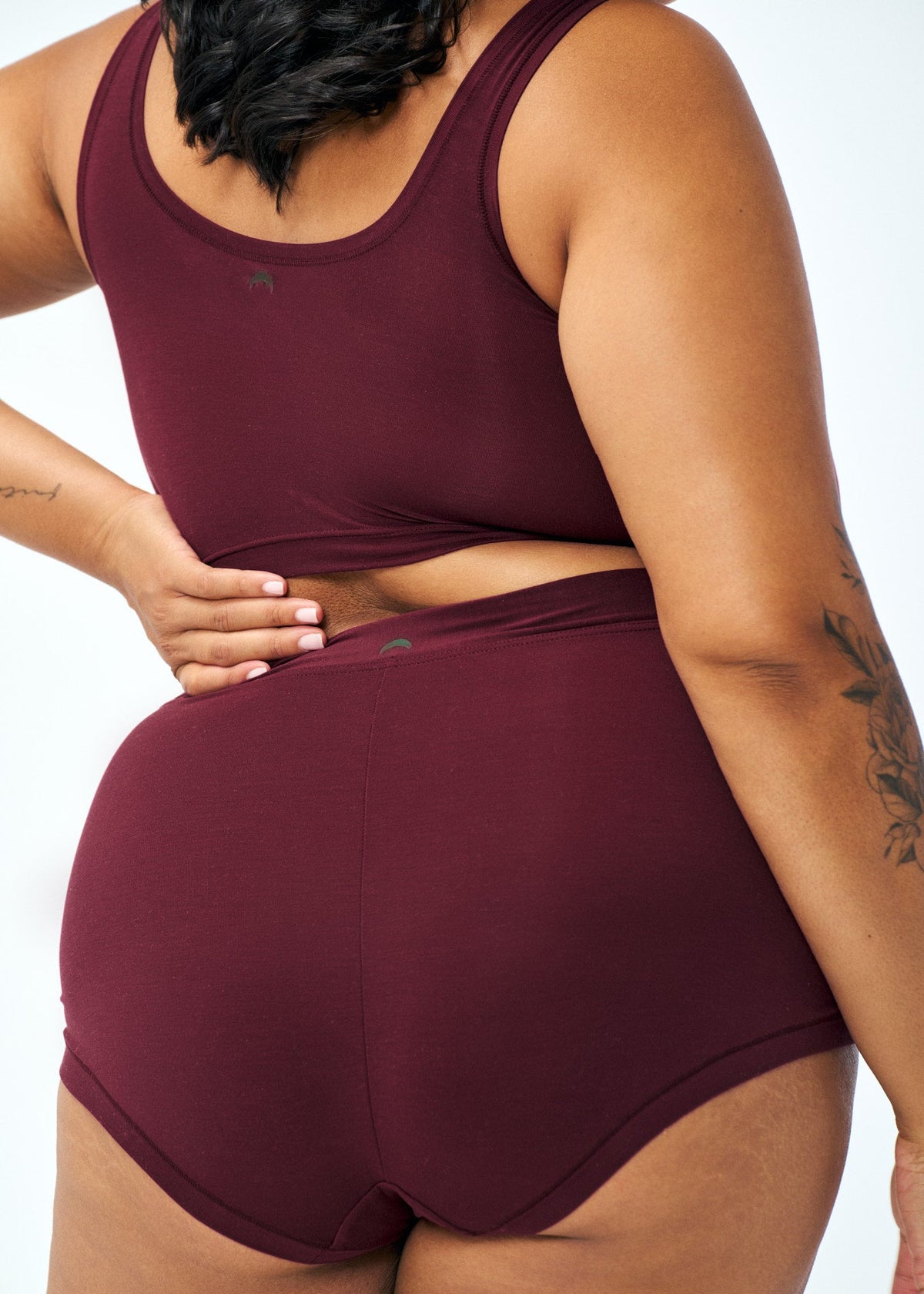 Merlot | Model wears size 2XL