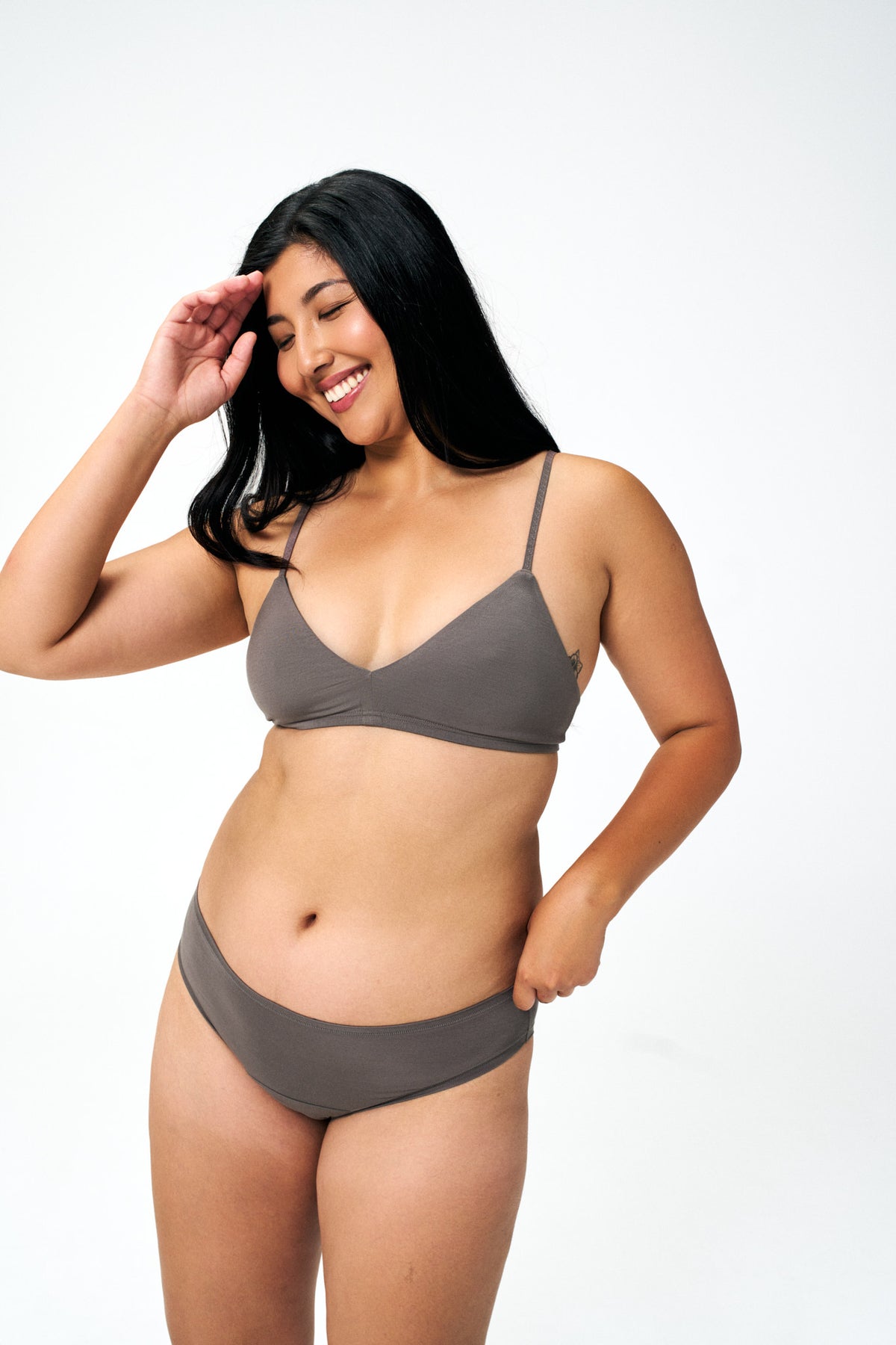 Iron | Model is wearing size M bra and L undie