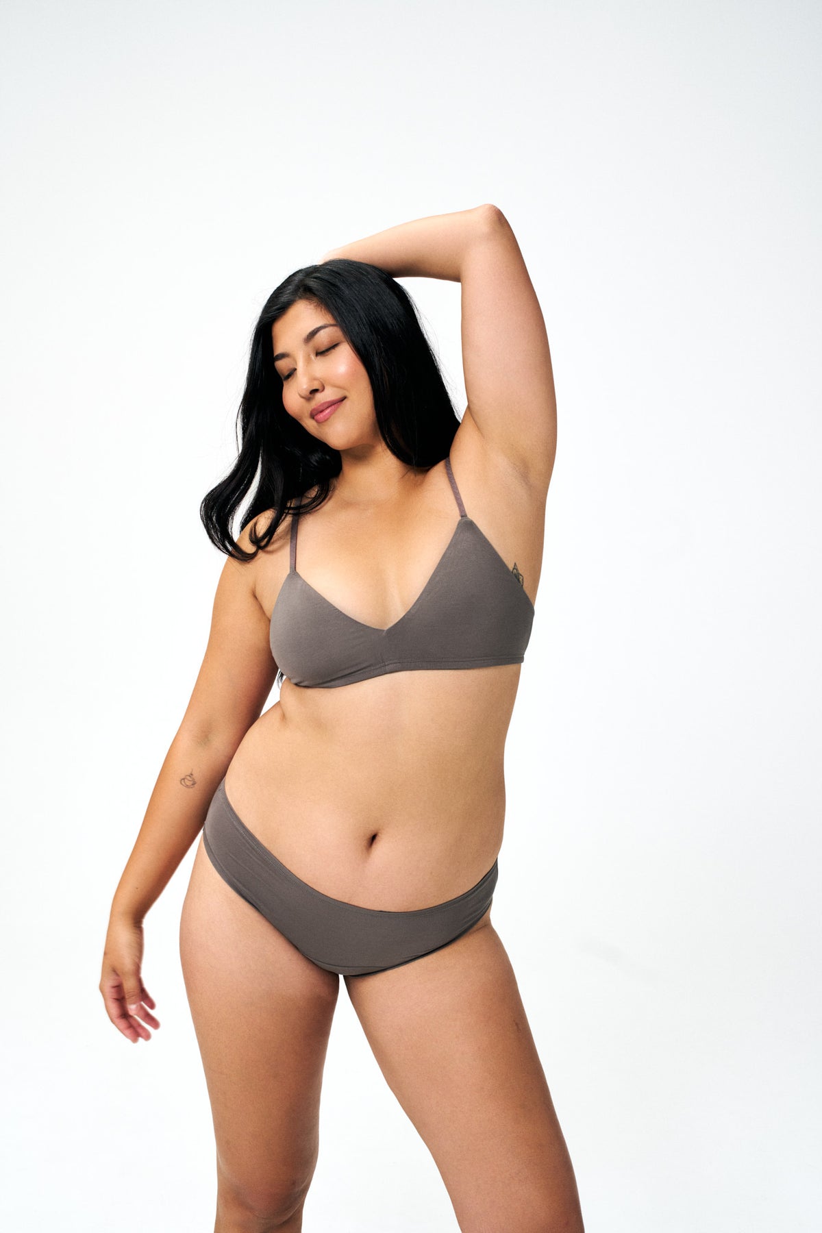 Iron | Model is wearing size M bra and L undie