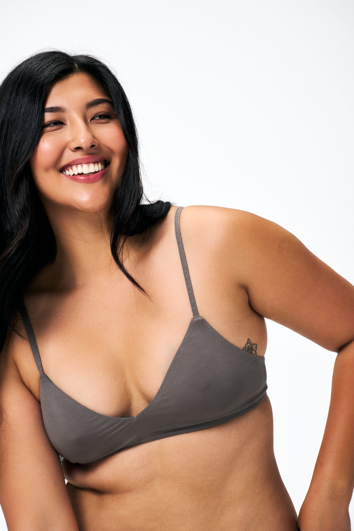 Iron | Model is wearing size M bra
