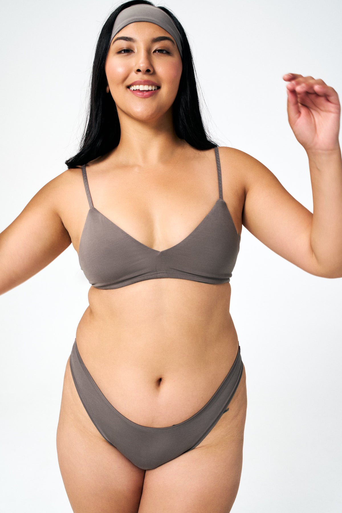 Iron | Model is wearing size M bra & L undie