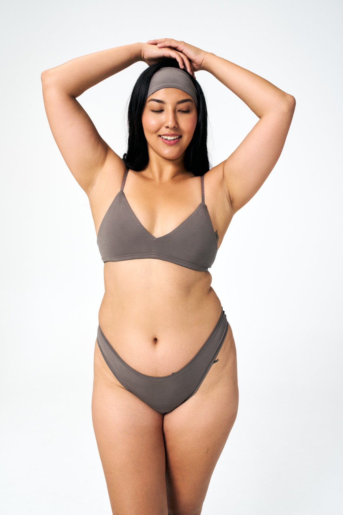 Iron | Model is wearing size M bra & L undie