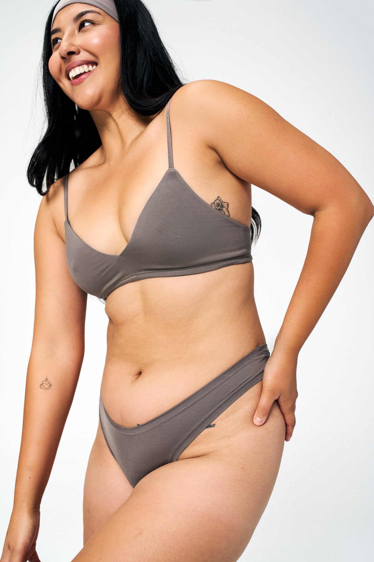 Iron | Model is wearing size M bra & L undie