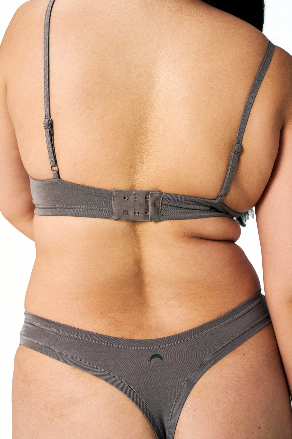 Iron | Model is wearing size M bra & L undie