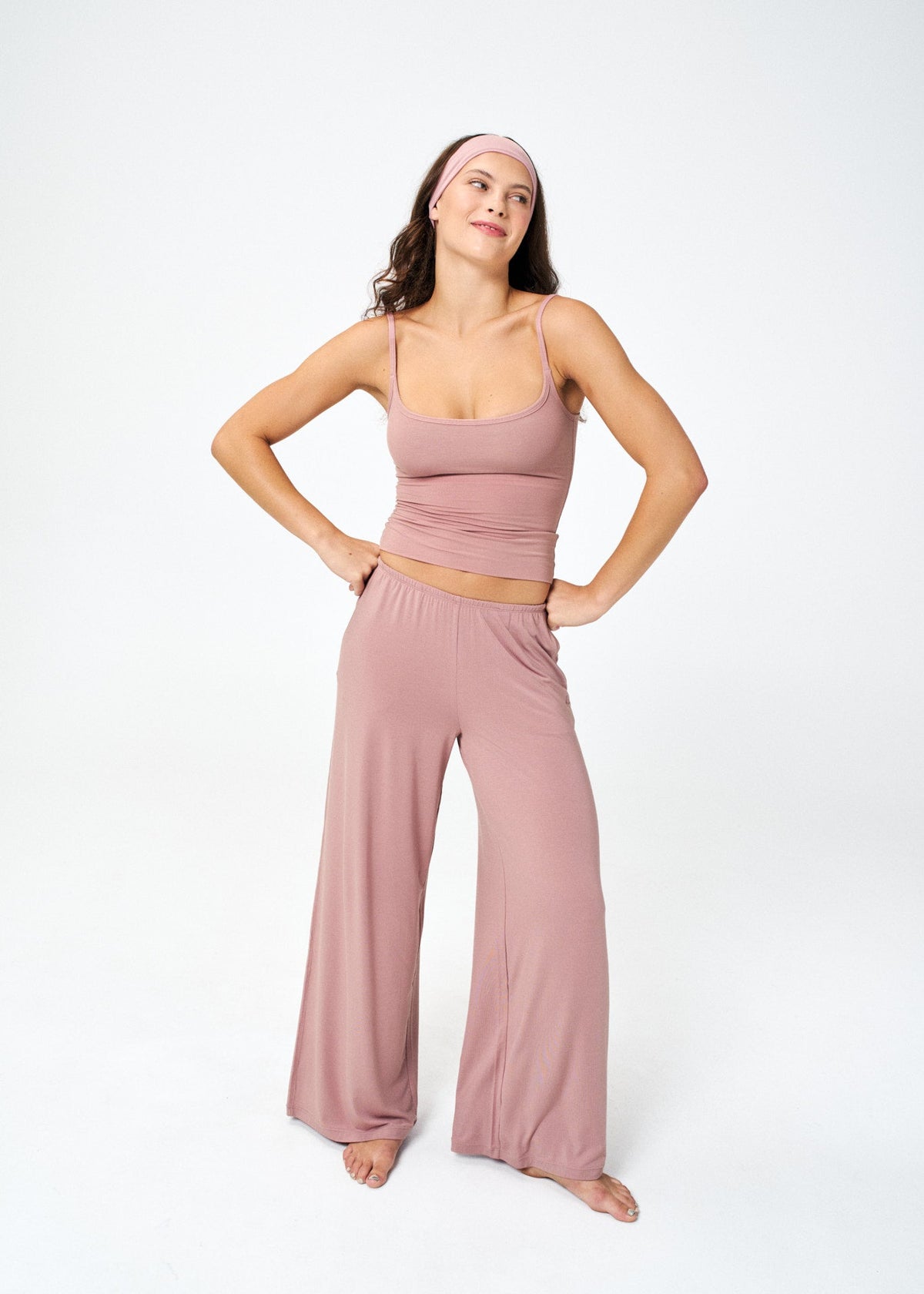 Quartz | Sophie is S top, XS bottom and 5’9”
