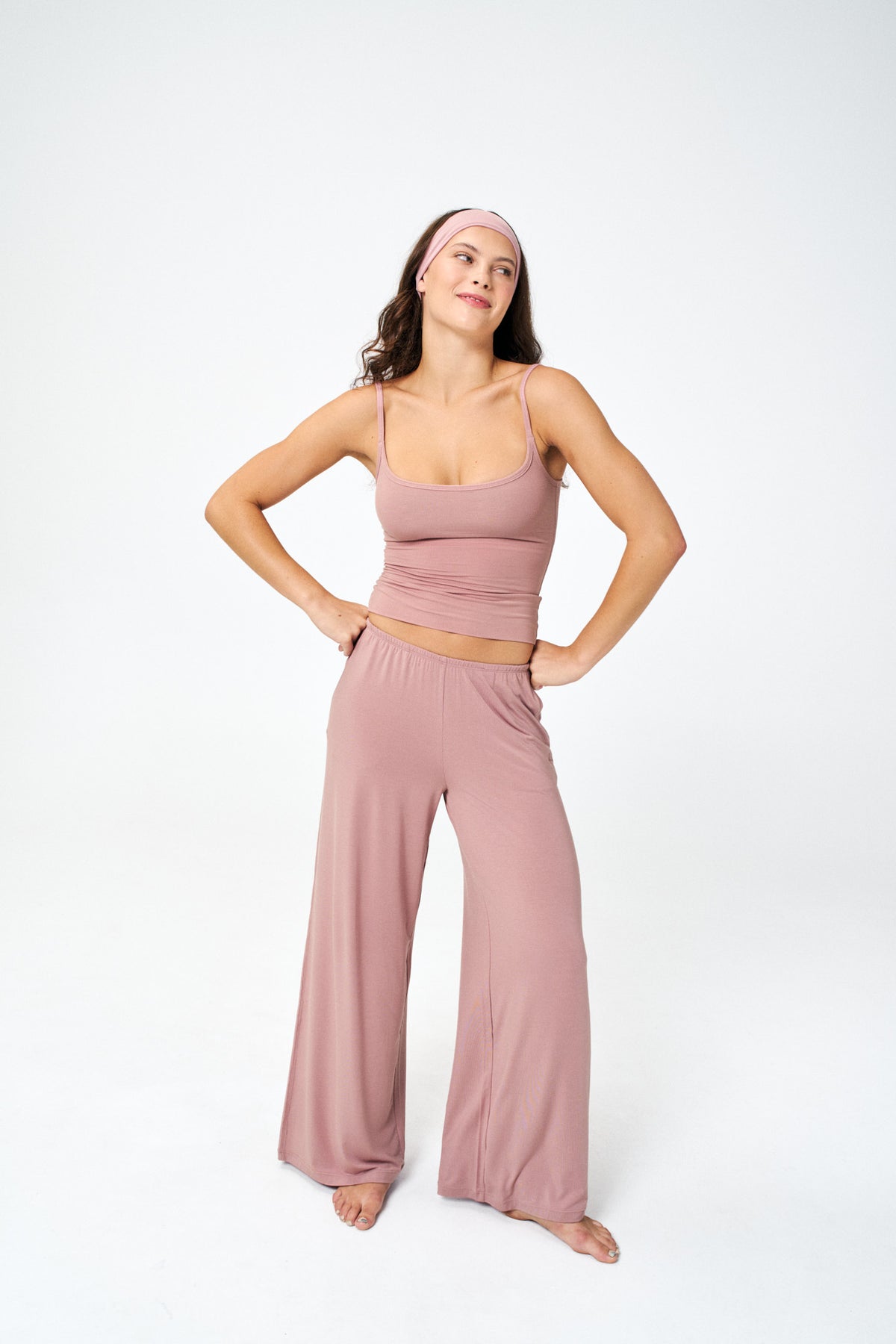 Quartz | Model is size S top, XS bottom and 5’9”.
