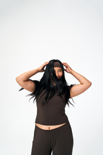 Java | Model is size M top, L bottom and 5'10".