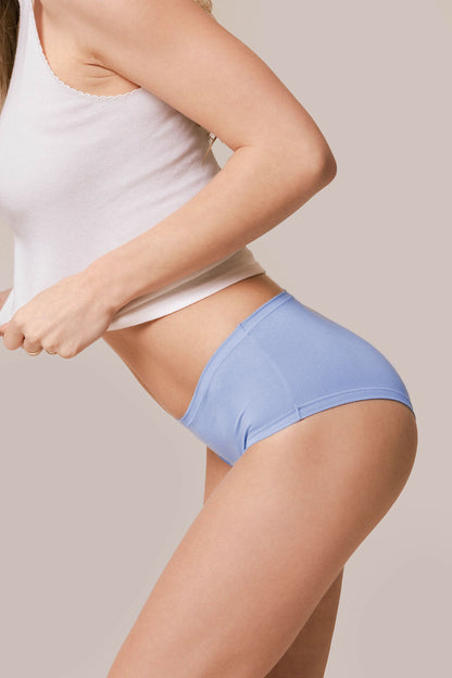 Hydrangea Blue | Model is wearing size S