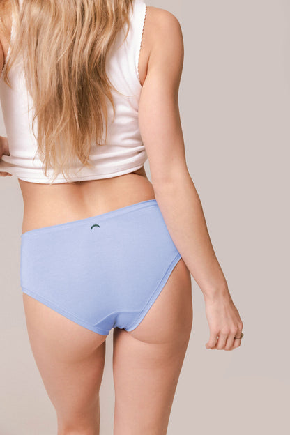 Hydrangea Blue | Model is wearing size S