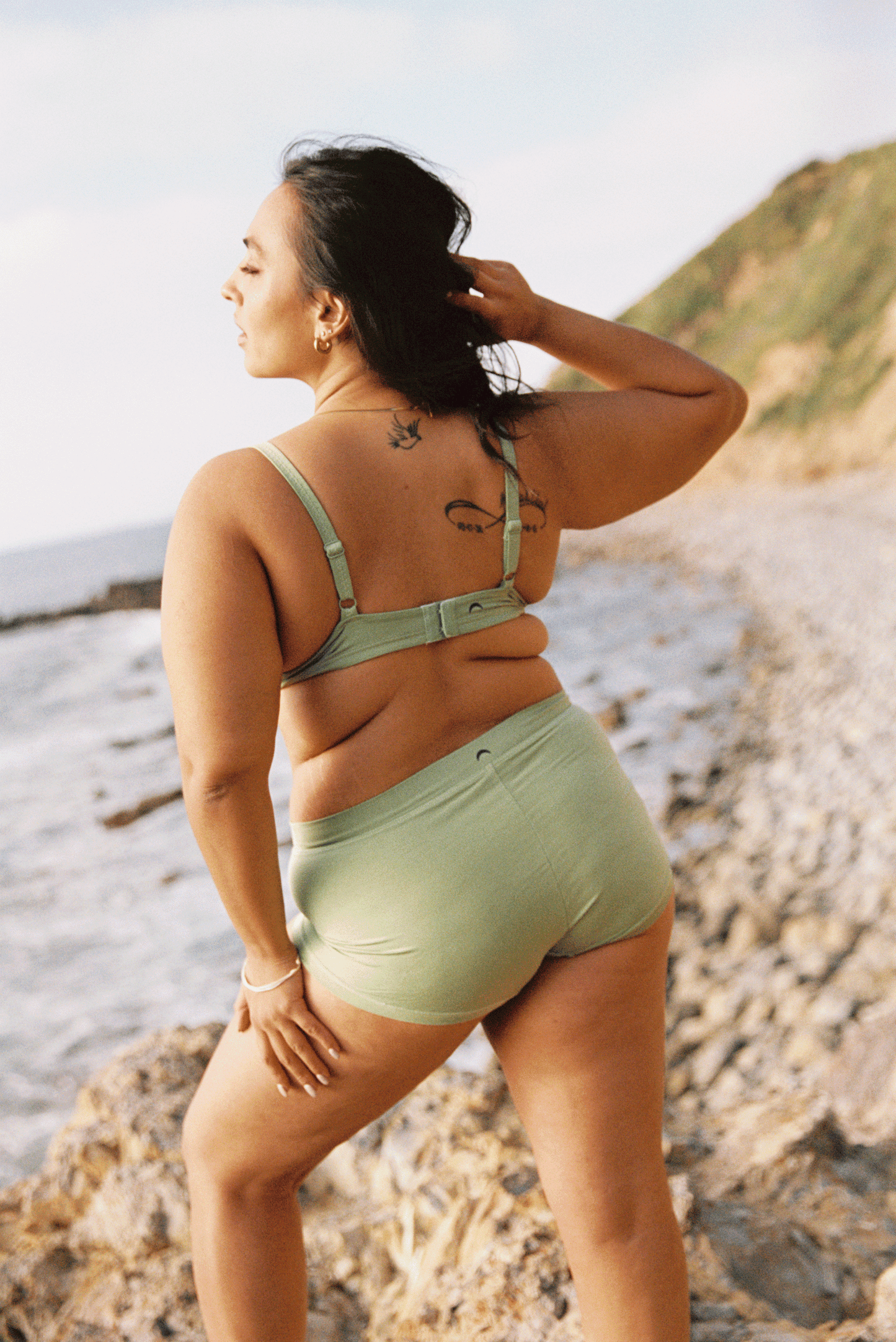 Sage Green (Limited) | Model is wearing size XL