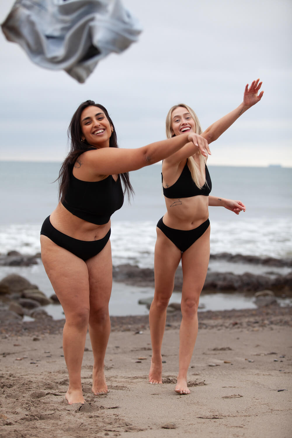 Black | Model (L) is wearing size XL, Model (R) is wearing S