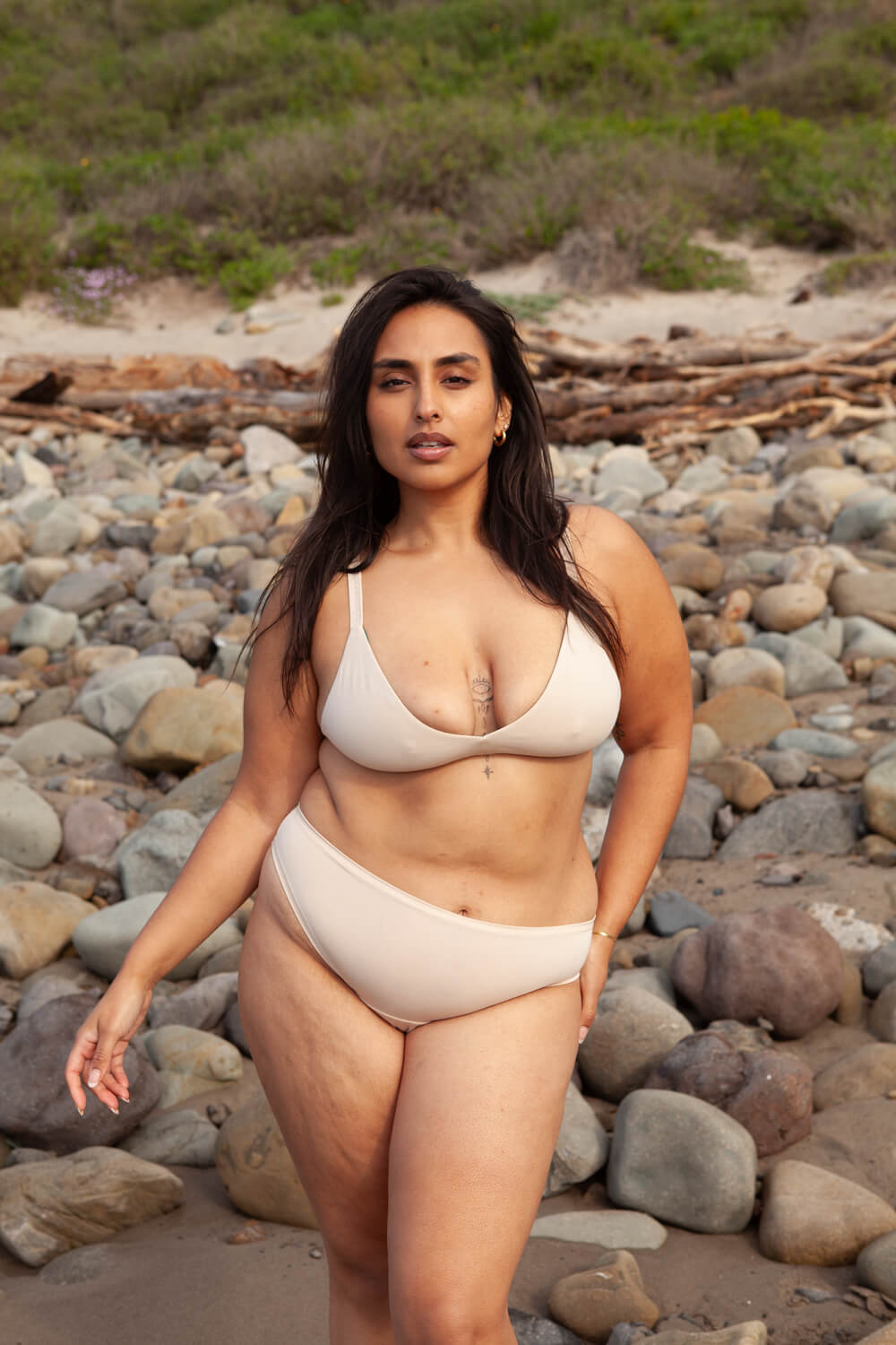 Beige | Model is wearing XL