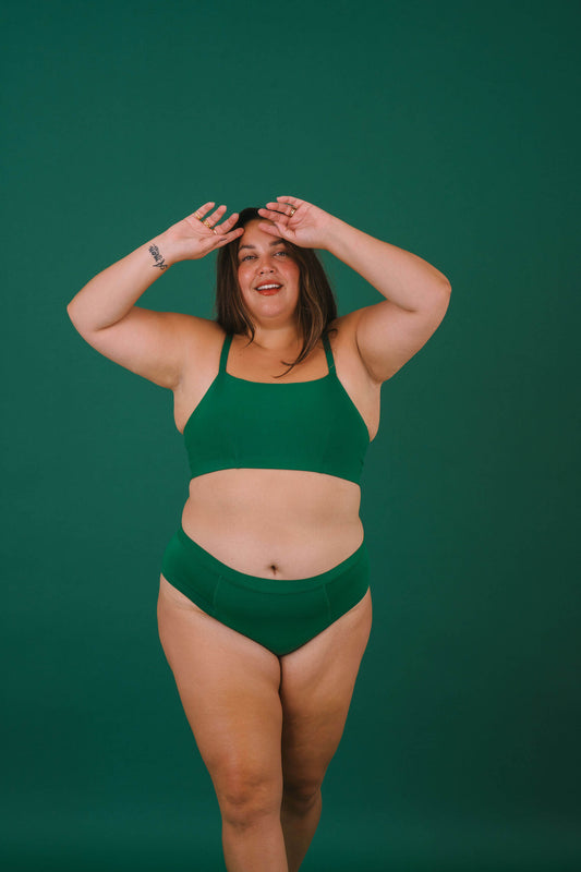 Pine | Model is wearing size 2XL