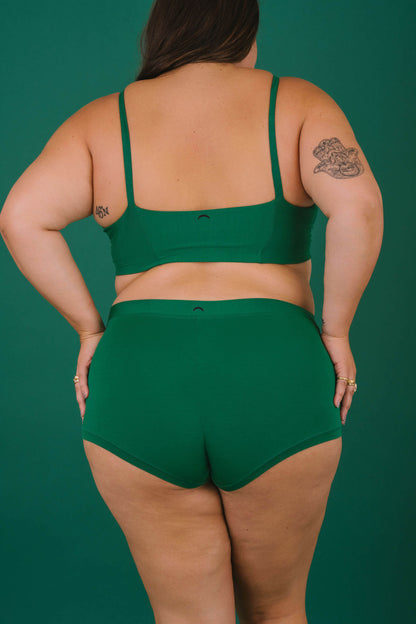 Pine | Model is wearing size 2XL