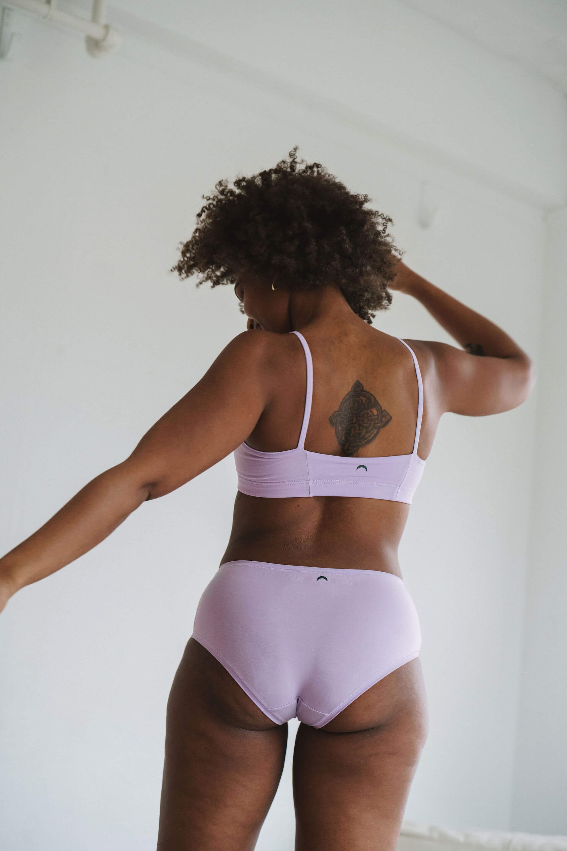 Lilac | Model is wearing size M