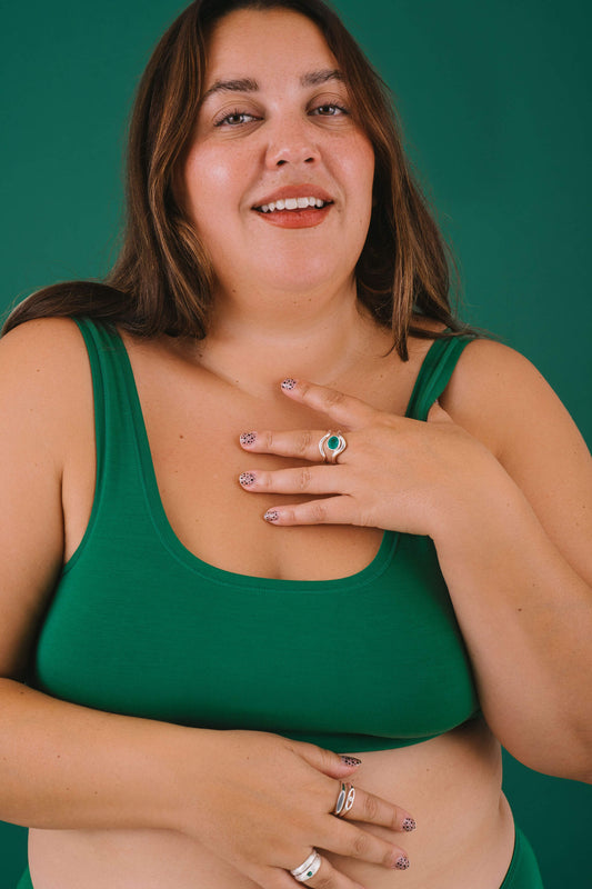 Pine | Model is wearing size 2XL