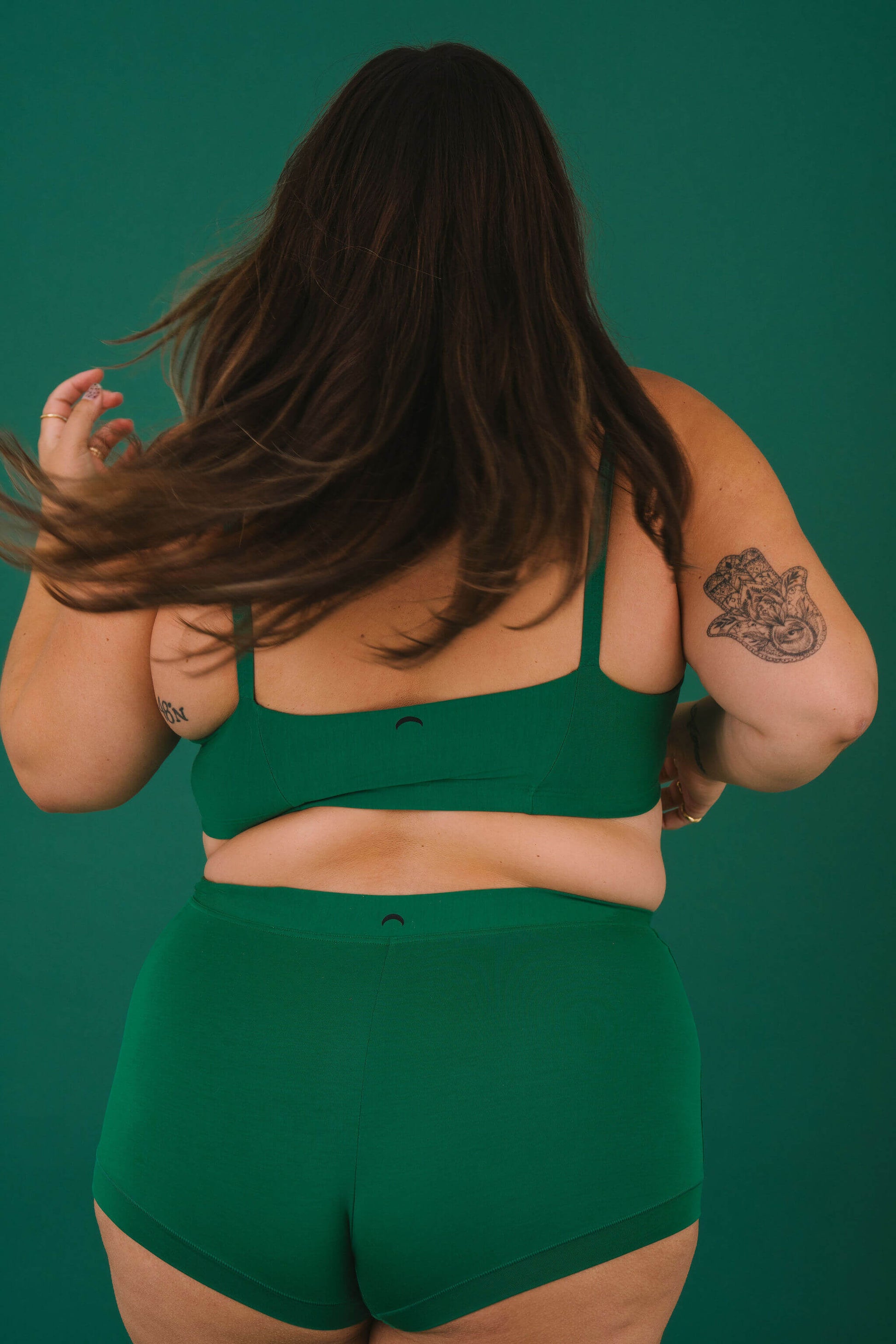 Pine | Model is wearing size 2XL