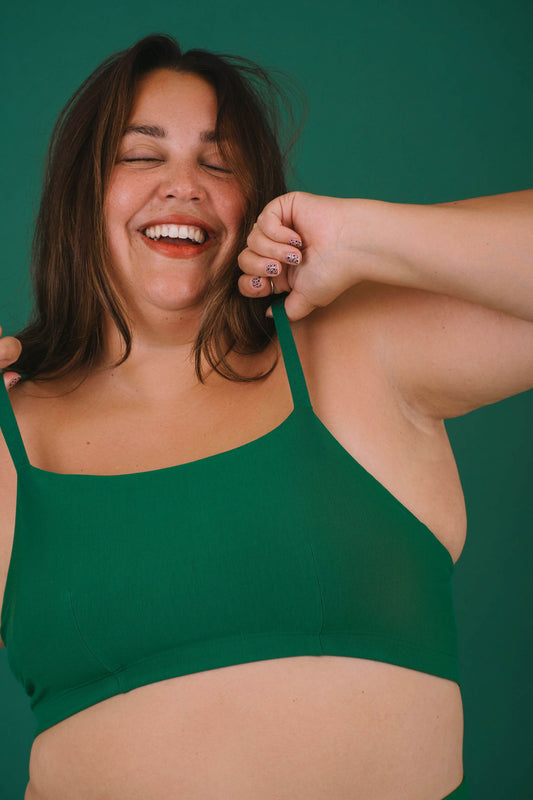 Pine | Model is wearing size 2XL