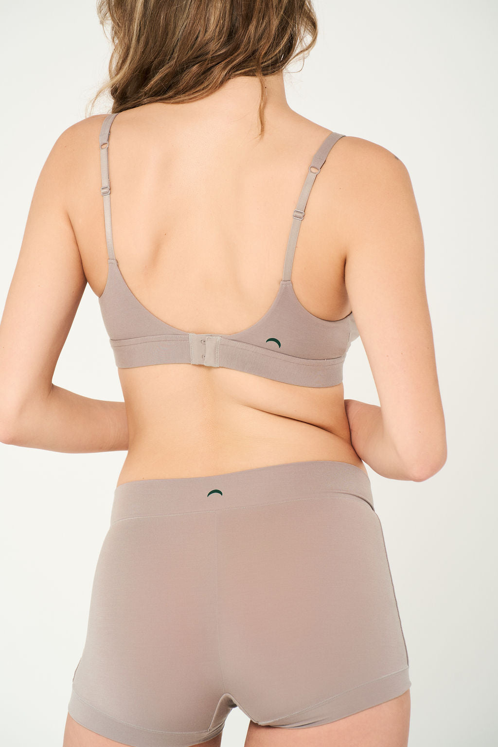 Pebble | Model is wearing size S