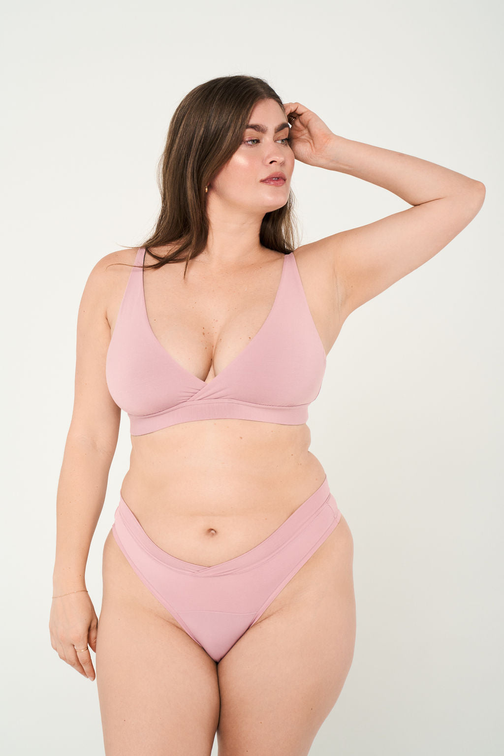 Quartz | Model is wearing size M
