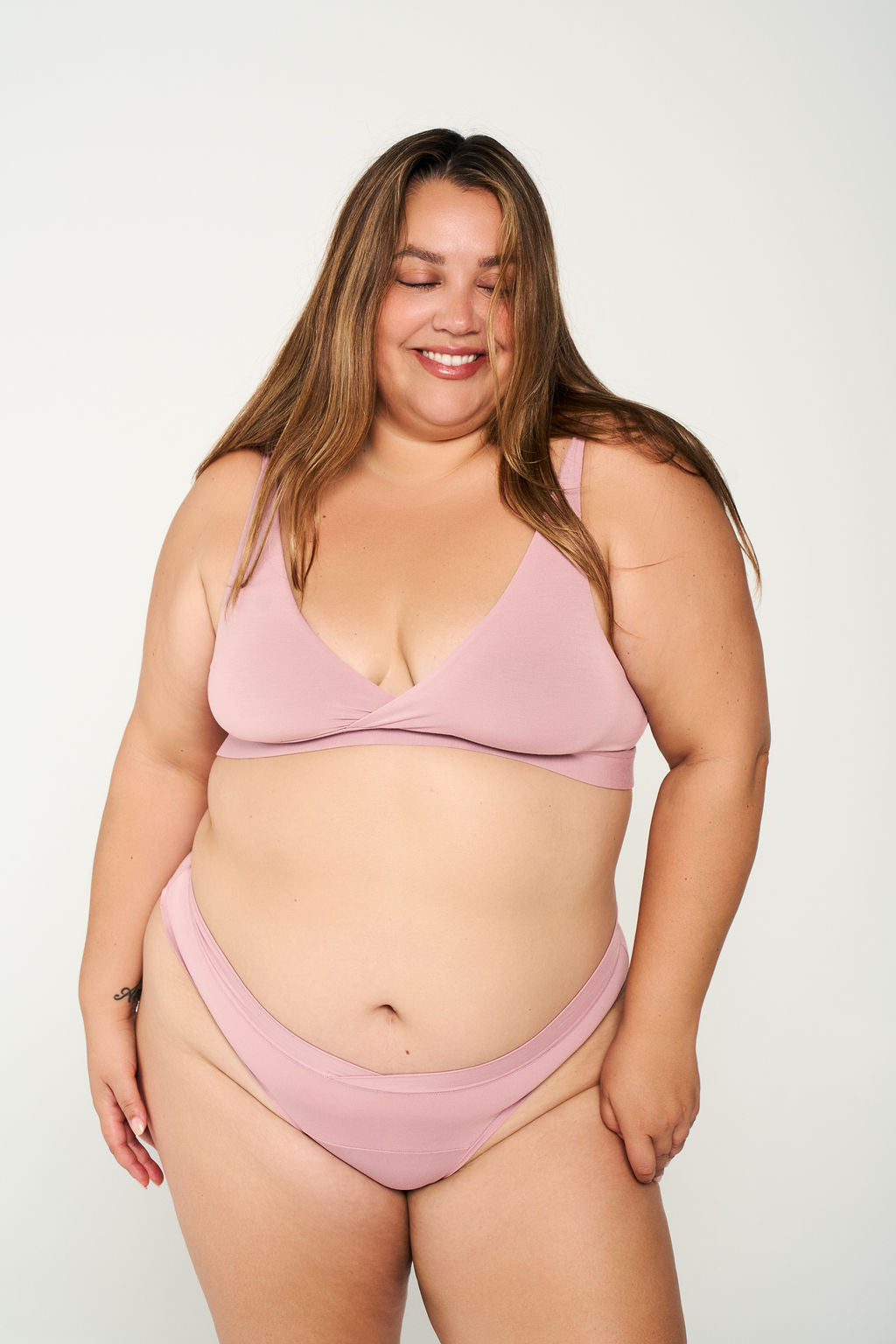 Quartz | Model is wearing size 2XL