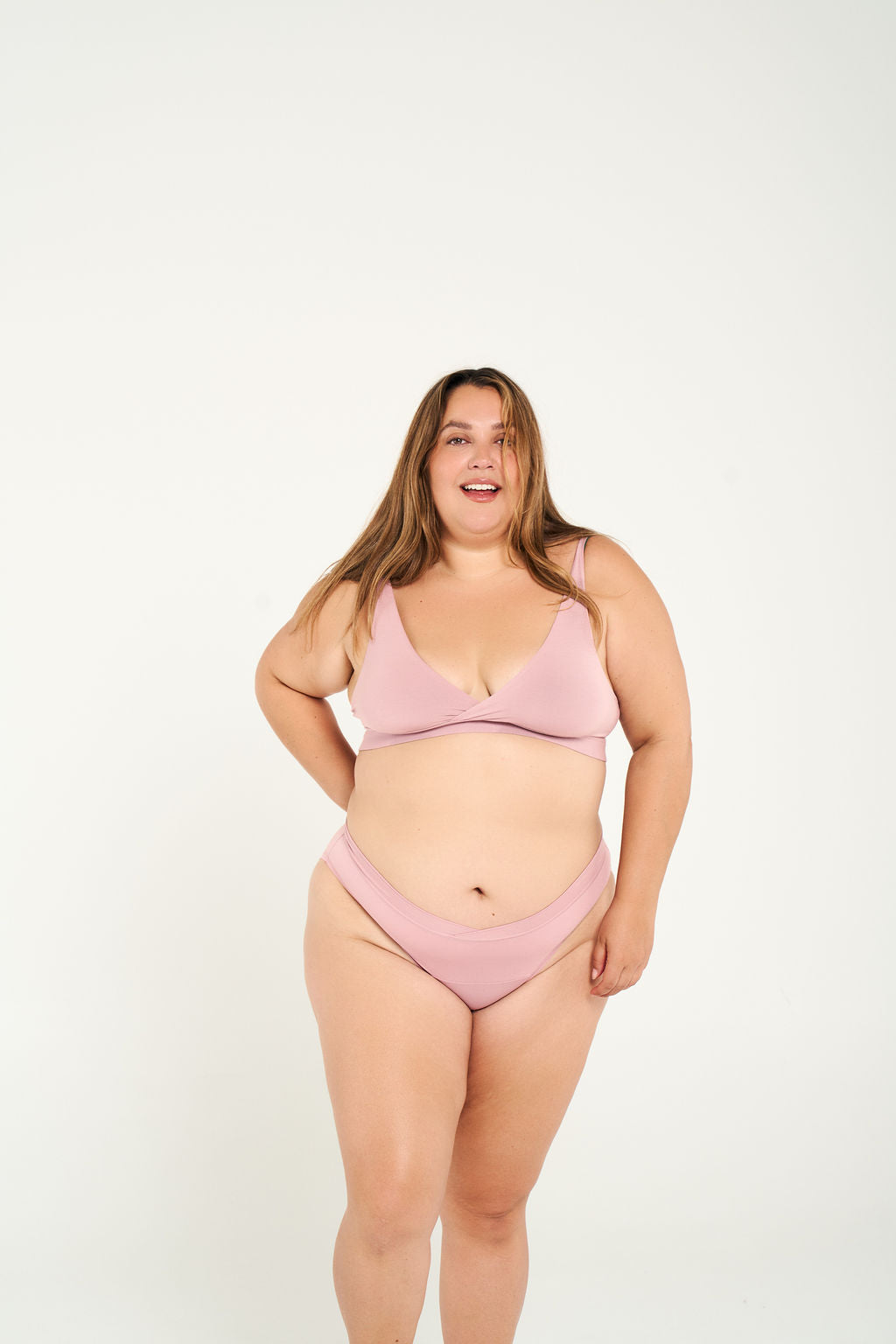 Quartz | Model is wearing size 2XL