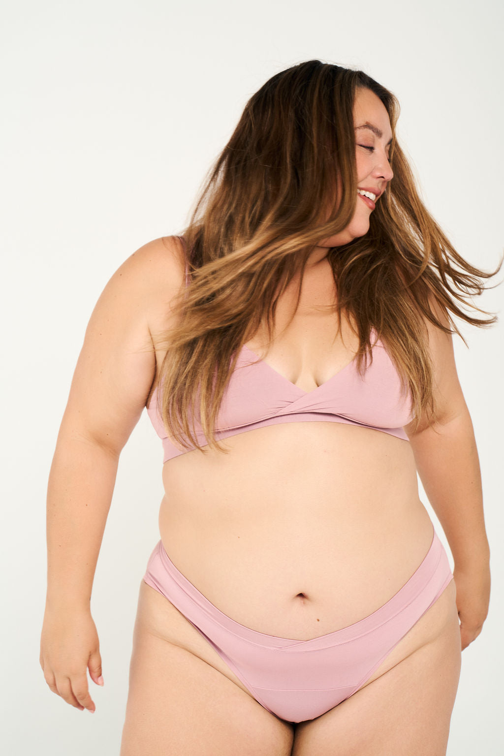 Quartz | Model is wearing size 2XL