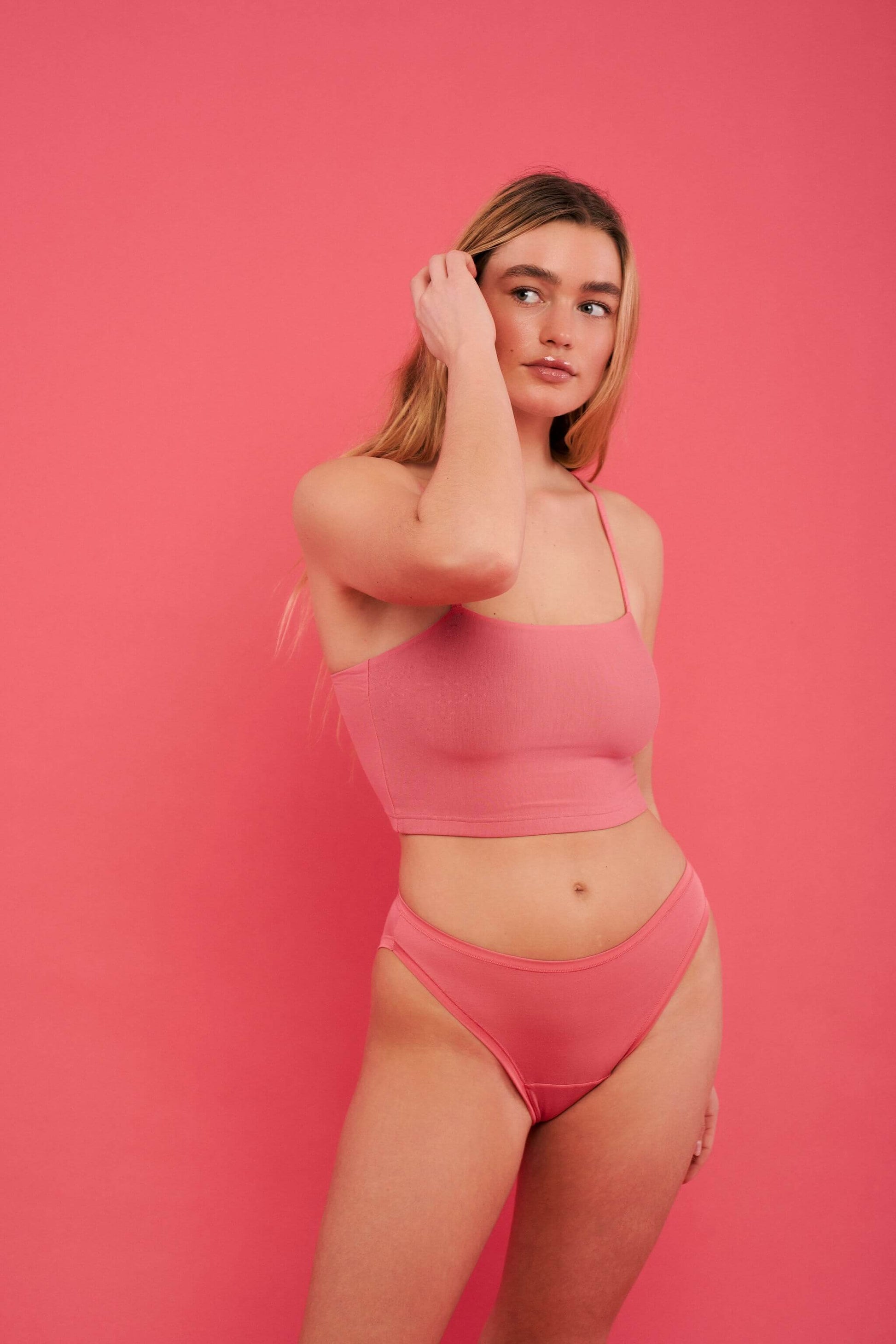 Desert Rose | Model is wearing size M