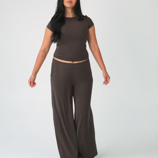 Java | Model is size M top, L bottom and 5'10"